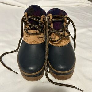 Nine West Tan and Blue Lace-Up Snow/Rain Boots - Size 5